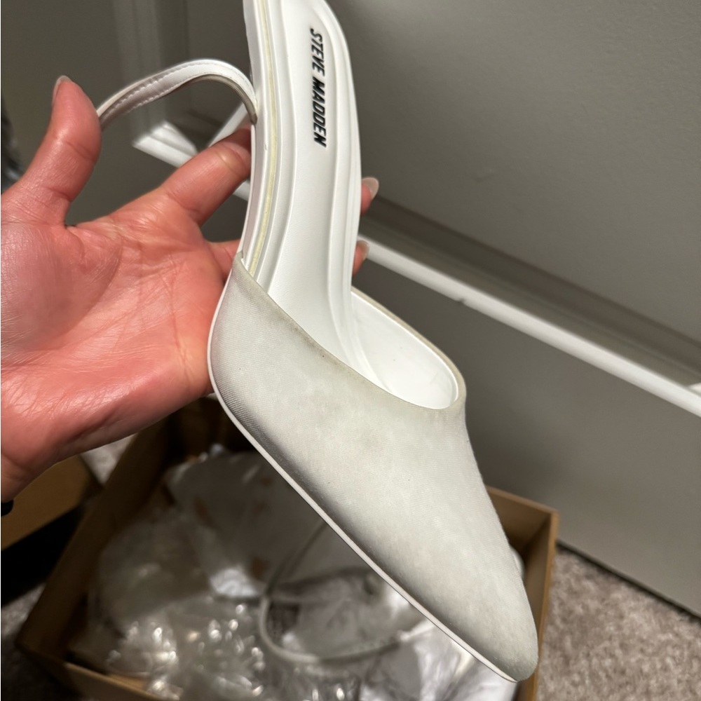 Steve Madden white shopper kitten heels